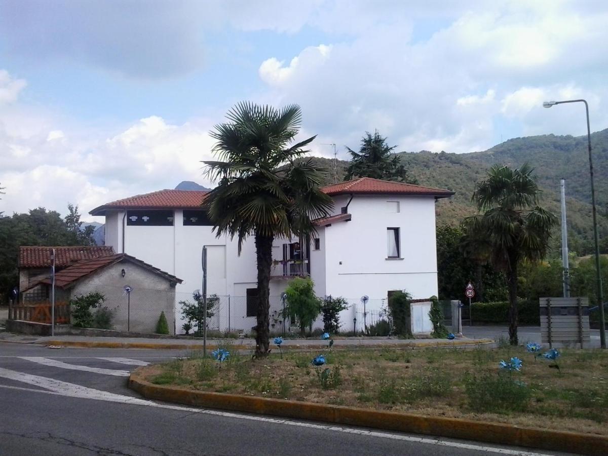 La Casa Bianca Apartment Roe Bagian luar foto