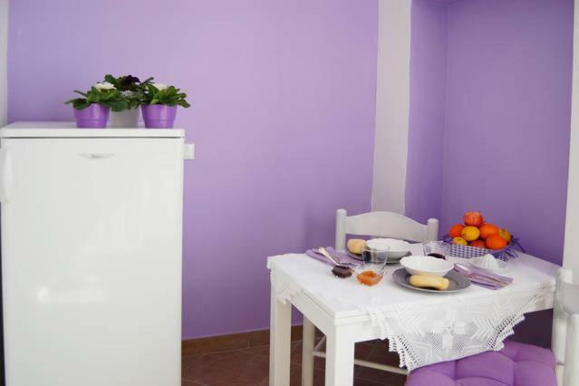 La Casa Bianca Apartment Roe Bagian luar foto