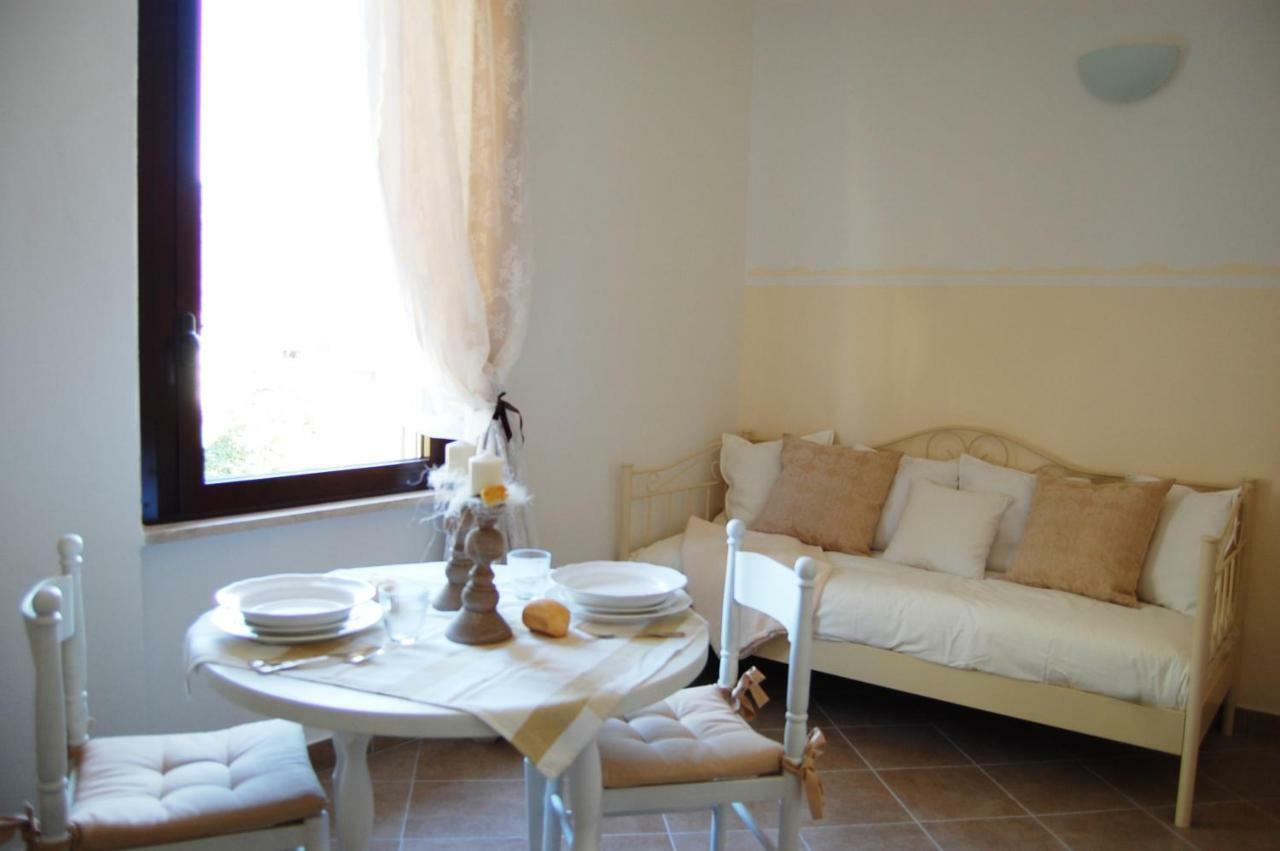 La Casa Bianca Apartment Roe Bagian luar foto