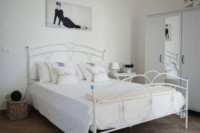 La Casa Bianca Apartment Roe Bagian luar foto