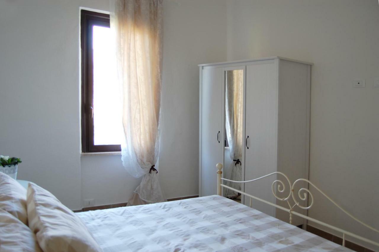 La Casa Bianca Apartment Roe Bagian luar foto