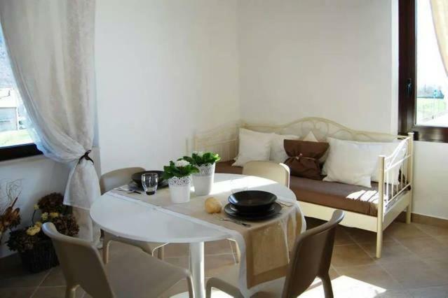La Casa Bianca Apartment Roe Bagian luar foto
