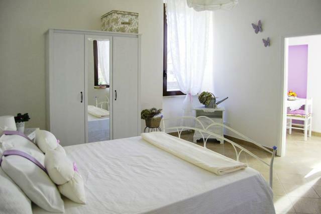 La Casa Bianca Apartment Roe Bagian luar foto
