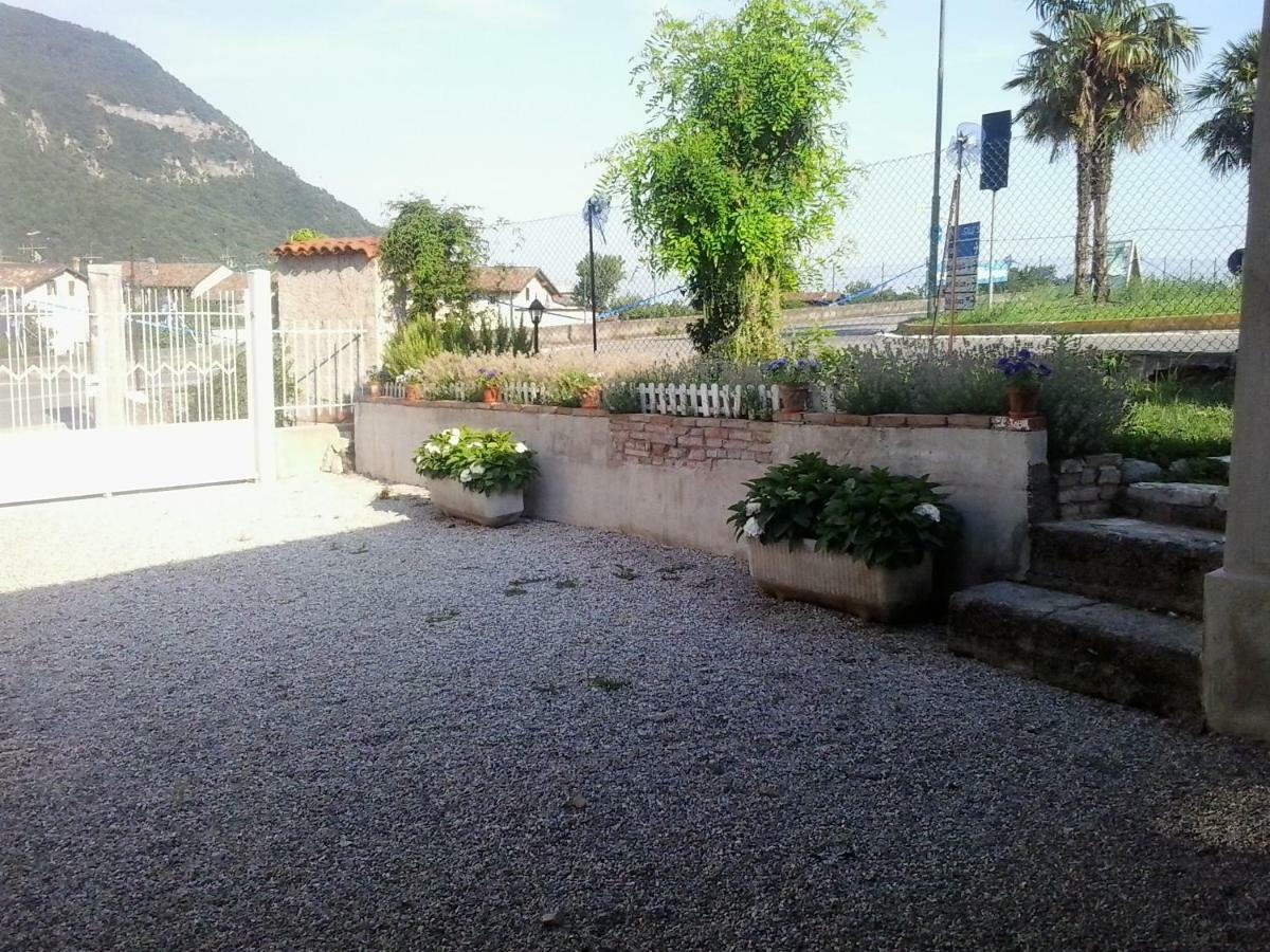 La Casa Bianca Apartment Roe Bagian luar foto