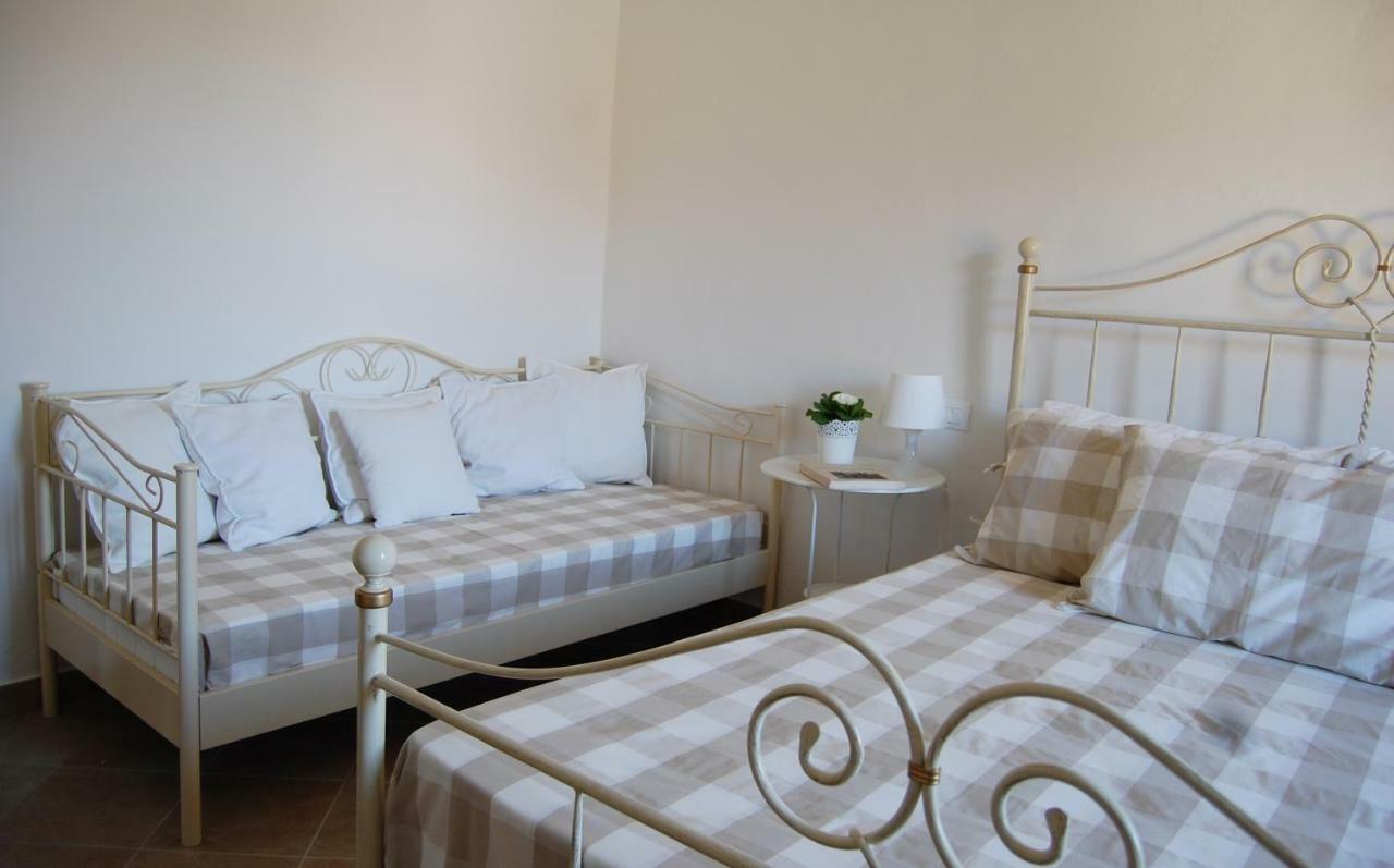 La Casa Bianca Apartment Roe Bagian luar foto