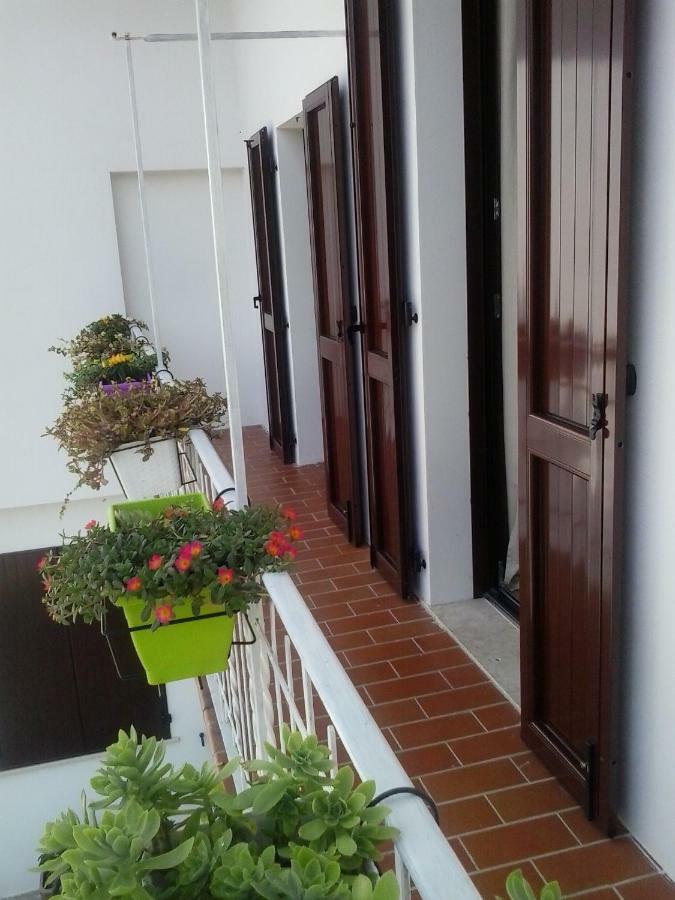 La Casa Bianca Apartment Roe Bagian luar foto