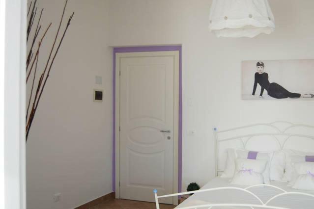 La Casa Bianca Apartment Roe Bagian luar foto